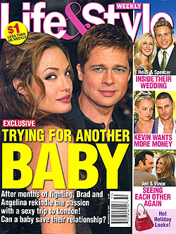 Illustration for article titled Today In Tabloids: Britney Spears Is Knocked Up & Nuts
